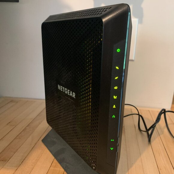 Netgear Nighthawk AC1900 WiFi Cable Modem Router - Picture 6 of 6